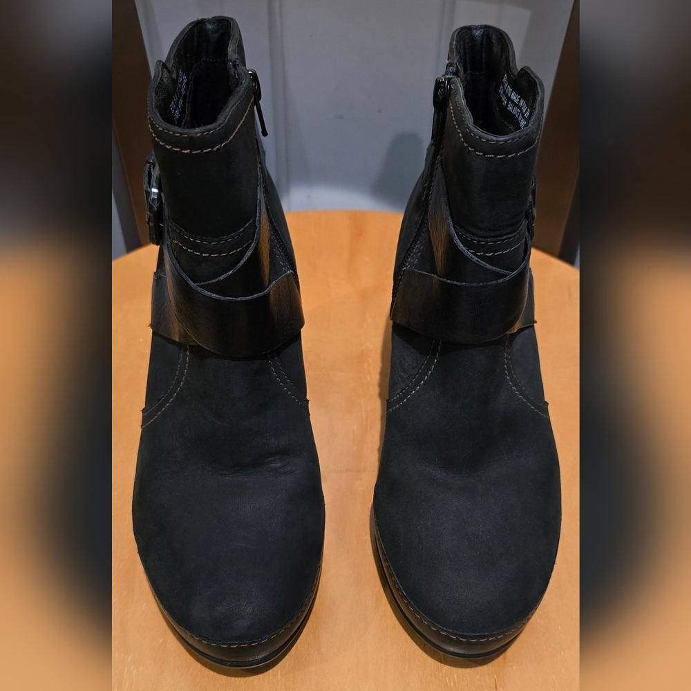 Women's Clarks Gallery Art 82775 Nubuck Leather Boots Sz 6.5 Blck 2.5" Block Hee
